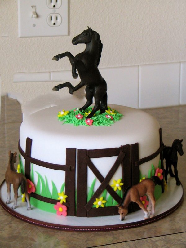 Bánh sinh nhật con ngựa: \