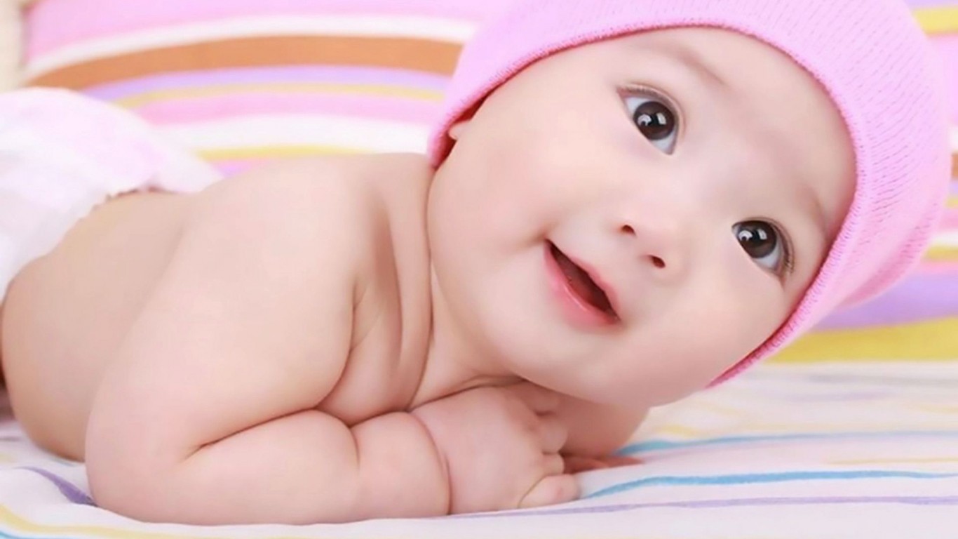 Trẻ sơ sinh dễ thương: Hãy để lòng mình thư giãn với các bức ảnh đáng yêu của các em bé sơ sinh với tóc rối và nụ cười ngọt ngào. Bạn sẽ không thể cưỡng lại được sự dễ thương này!