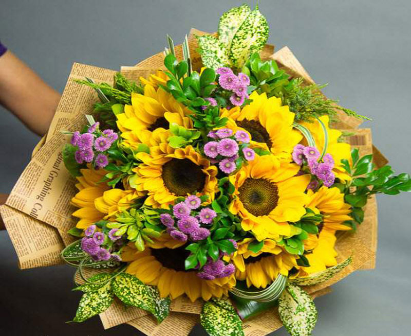 Hình ảnh hoa tặng sinh nhật sẽ giúp bạn có nhiều ý tưởng để tùy chỉnh và tạo ra những bó hoa thật đẹp mắt và ý nghĩa. Tham khảo ngay những hình ảnh hoa tặng sinh nhật tuyệt đẹp của chúng tôi để lựa chọn cho mình những bó hoa ưng ý nhất!