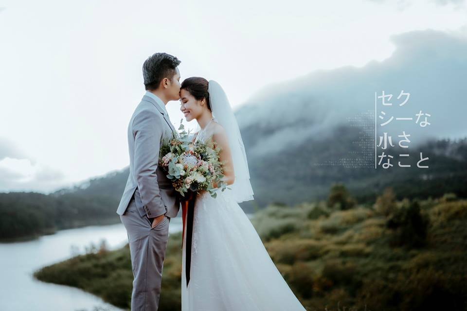 Ảnh cưới là khoảnh khắc trân quý và đẹp đẽ nhất trong cuộc đời mỗi người. Hãy cùng xem những bức ảnh cưới ấn tượng mang đến cho bạn cảm giác hạnh phúc và lãng mạn nhất.